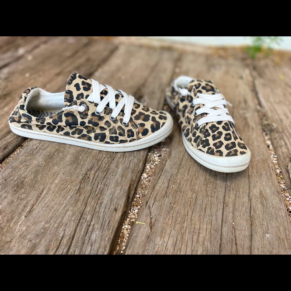 Leopard Soda brand Slip on Shoes Womens Size 9